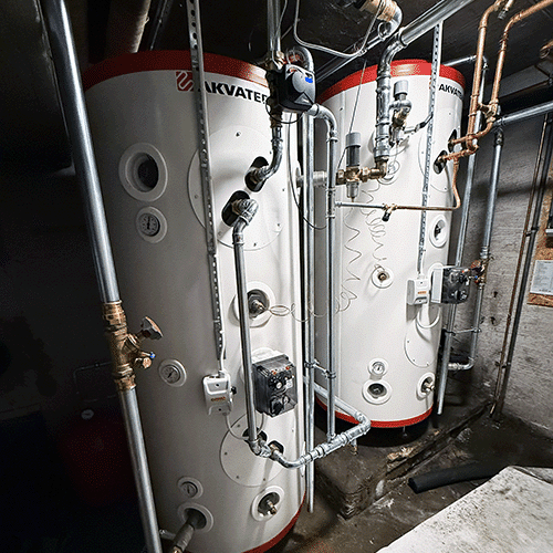 vå installerade Akvaterm-ackumulatortankar på 500 liter på Christinelunds gård